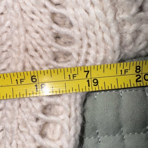 Aeropostale Cream Wool Blend Crochet Cable Knit Cropped Sweater Size M VGUC - Picture 3 of 10